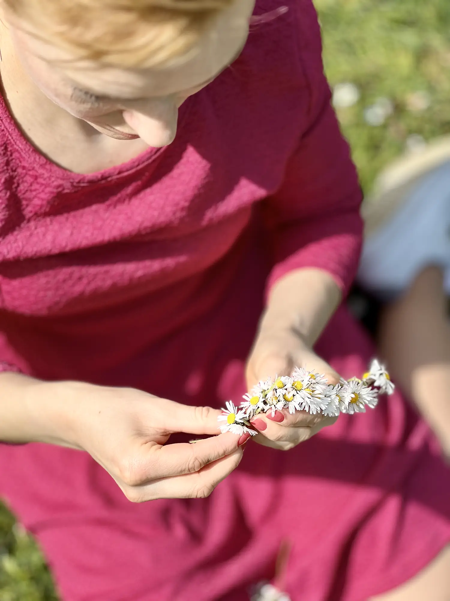 Claudia Gross mit Blumenkranz.